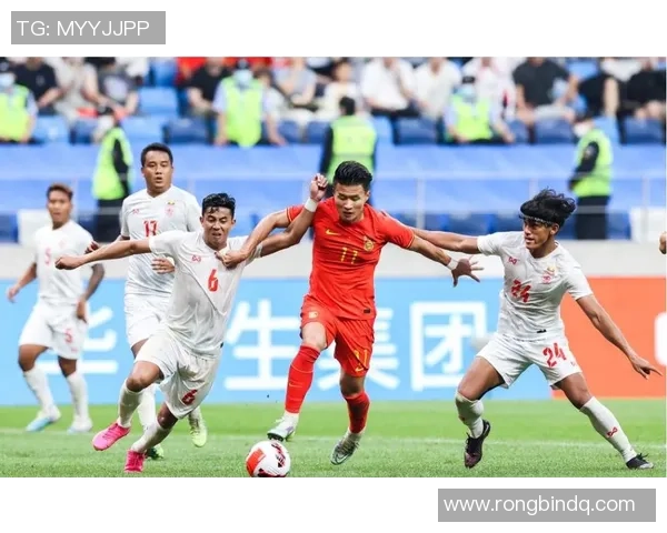 34号球星引领赛场风潮 成为足球新一代传奇人物的崛起之路 34号球星引领赛场风潮 成为足球新一代传奇人物的崛起之路