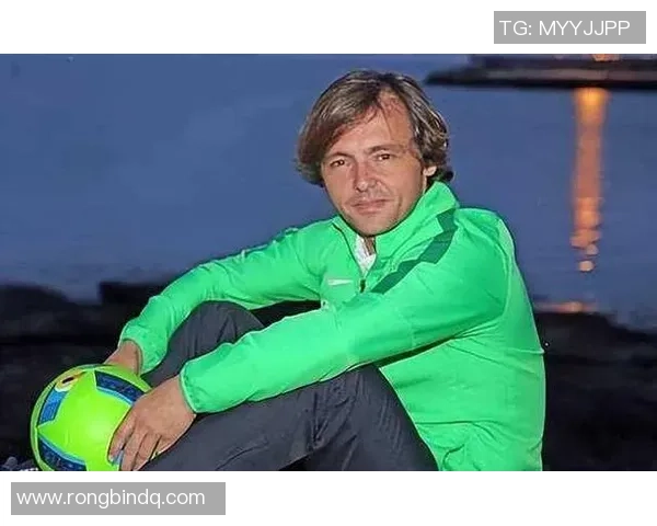 世界十大足球球星中国人崛起之路揭秘 足球传奇背后的奋斗与荣耀 世界十大足球球星中国人崛起之路揭秘 足球传奇背后的奋斗与荣耀