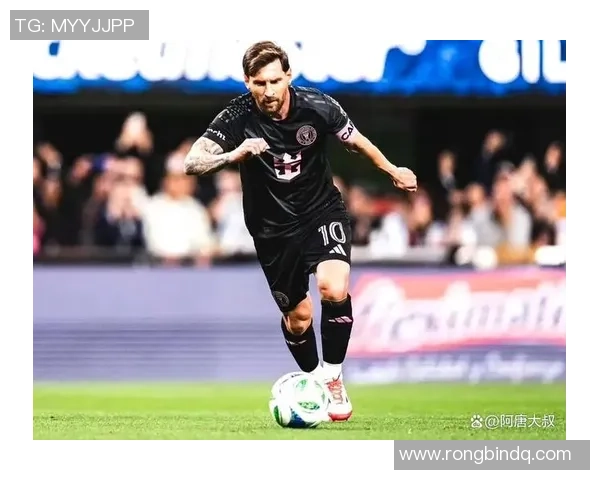 足球场上扎头发的球星有哪些他们的独特发型与比赛表现揭秘