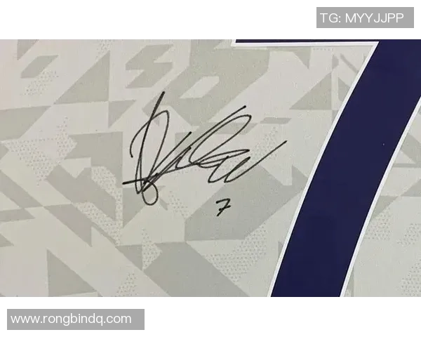 足球明星亲签球星热潮揭秘 名将亲自签名球衣如何影响球迷市场 足球明星亲签球星热潮揭秘 名将亲自签名球衣如何影响球迷市场